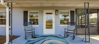 Pet-friendly Florida Escape w/ Patio & Fire Pit!