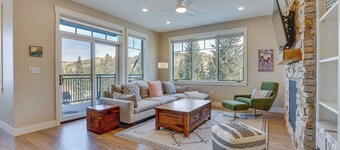 Winter Park Condo w/ Balcony ~ 4 Mi to Slopes