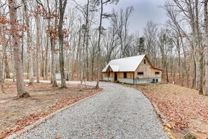 House (2 Bedrooms) | Interior - Peaceful Hiker's Hideaway w/ Deck on 1 Acre! (Rising Fawn)