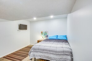Apartment (2 Bedrooms) | Interior - Shawnee Vacation Rental ~ 11 Mi to Kansas City! (Shawnee)
