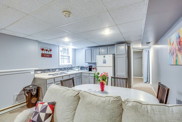 Apartment (2 Bedrooms) | Interior - Shawnee Vacation Rental ~ 11 Mi to Kansas City! (Shawnee)