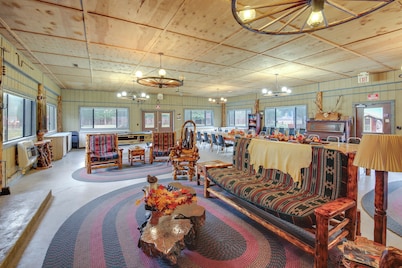 Montana Cabin: Day Trip to Glacier Natl Park!