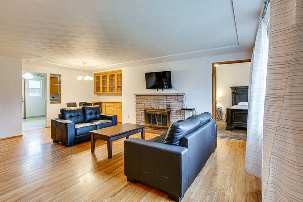 Fireplace - Spacious Lakewood Home - 10 Mi to Downtown Tacoma! (Lakewood)