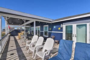 House (3 Bedrooms) | Interior - Deck & Gulf Access: Surfside Beach Home! (Freeport)