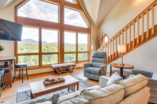 Hilltop Home w/ Panoramic Forest & Mountain Views!