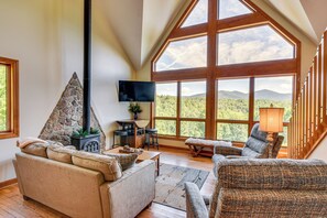 Interior - Hilltop Home w/ Panoramic Forest & Mountain Views! (Dahlonega)