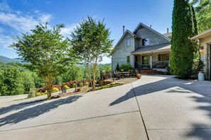 Interior - Hilltop Home w/ Panoramic Forest & Mountain Views! (Dahlonega)