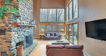 Secluded Adirondack Cabin ~ 5 Mi to Sacandaga Lake