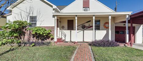 House (4 Bedrooms) | Exterior detail