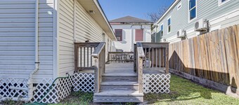 Galveston Vacation Rental: 2 Mi to Pleasure Pier!
