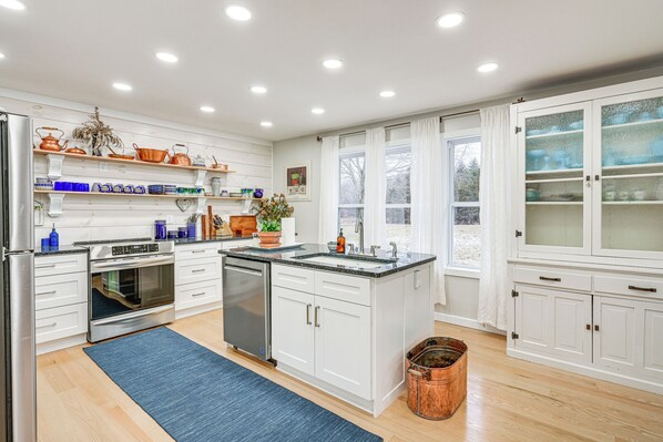 House (2 Bedrooms) | Interior - Quiet Shepherd Home: Near CMU Campus! (Shepherd)