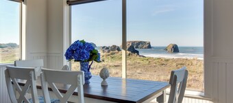 Beachfront Bandon Vacation Rental w/ Ocean View!