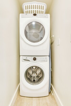 Interior - Beachfront Vacation Rental w/ Hot Tub, Pool, Sauna (Miramar Beach)