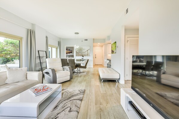 Apartment (2 Bedrooms) | Front of property - Beachfront Vacation Rental w/ Hot Tub, Pool, Sauna (Miramar Beach)