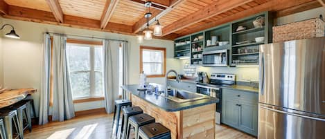 House (3 Bedrooms) | Interior