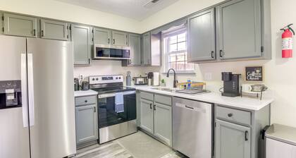 Bowling Green Townhome: 4 Mi to Lost River Cave!