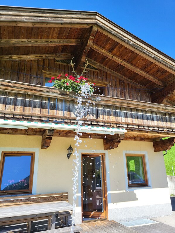 تفاصيل الفندق من الخارج