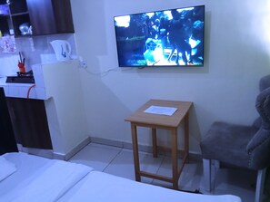 1 bedroom, WiFi - Quiet,secure apartment .Close to social amenities.Next to the main roads. (Rungiri)