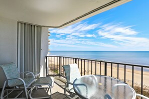 Outdoor dining - DAILY ACTIVITIES AND LINENS INCLUDED*!  THE PLAZA - Gorgeous 3BR end unit has been totally renovated! (Ocean City)