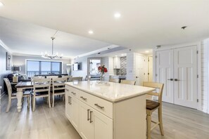 Dining - DAILY ACTIVITIES AND LINENS INCLUDED*! THE PLAZA - Gorgeous 3BR end unit has been totally renovated! (Ocean City)