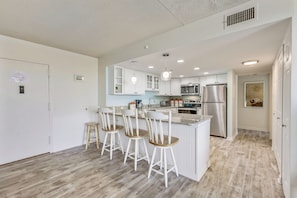 Microwave, dishwasher, coffee/tea maker, toaster - DAILY ACTIVITIES & LINENS INCLUDED*! Mini-Week Flex turn day check in & check out any day. Based on Availability ( 3 night min.) (Ocean City)
