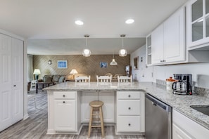 Interior - DAILY ACTIVITIES & LINENS INCLUDED*! Mini-Week Flex turn day check in & check out any day. Based on Availability ( 3 night min.) (Ocean City)