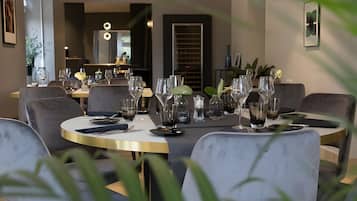 Dinner and brunch served, local cuisine