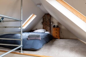 House | 1 bedroom, free WiFi, bed sheets - Adorable and Cosy Tiny Cottage (Heathfield)