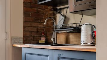 Maison | Cuisine privée | Réfrigérateur, micro-ondes, four, plaque de cuisson