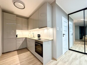 Comfort Apartment, 1 Bedroom, Balcony, City View | Private kitchen | Full-size fridge, oven, stovetop, dishwasher - Portova by Q4 Apartments (Gdynia)