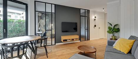 Deluxe appartement, 1 slaapkamer, niet-roken | 1 slaapkamer, verduisterende gordijnen, een strijkplank/strijkijzer