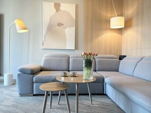 Leilighet – design, 1 soverom, ikke-røyk, balkong | 1 soverom, blendingsgardiner, strykejern/-brett og wi-fi (inkludert)