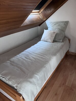 4 slaapkamers, een strijkplank/strijkijzer, wifi, beddengoed