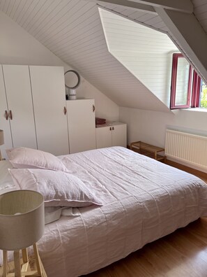 4 sovrum, strykjÀrn/strykbrÀda, wi-fi och sÀngklÀder