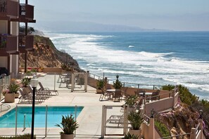 Pool - Beachfront Bliss -  Panoramic Ocean Views in Solana Beach (Solana Beach)