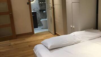 5 bedrooms, desk, iron/ironing board, travel cot