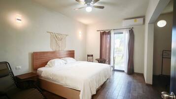 Elite-Doppelzimmer, 1 King-Bett, Nichtraucher, eigenes Bad | Individuell dekoriert, individuell eingerichtet, Schreibtisch