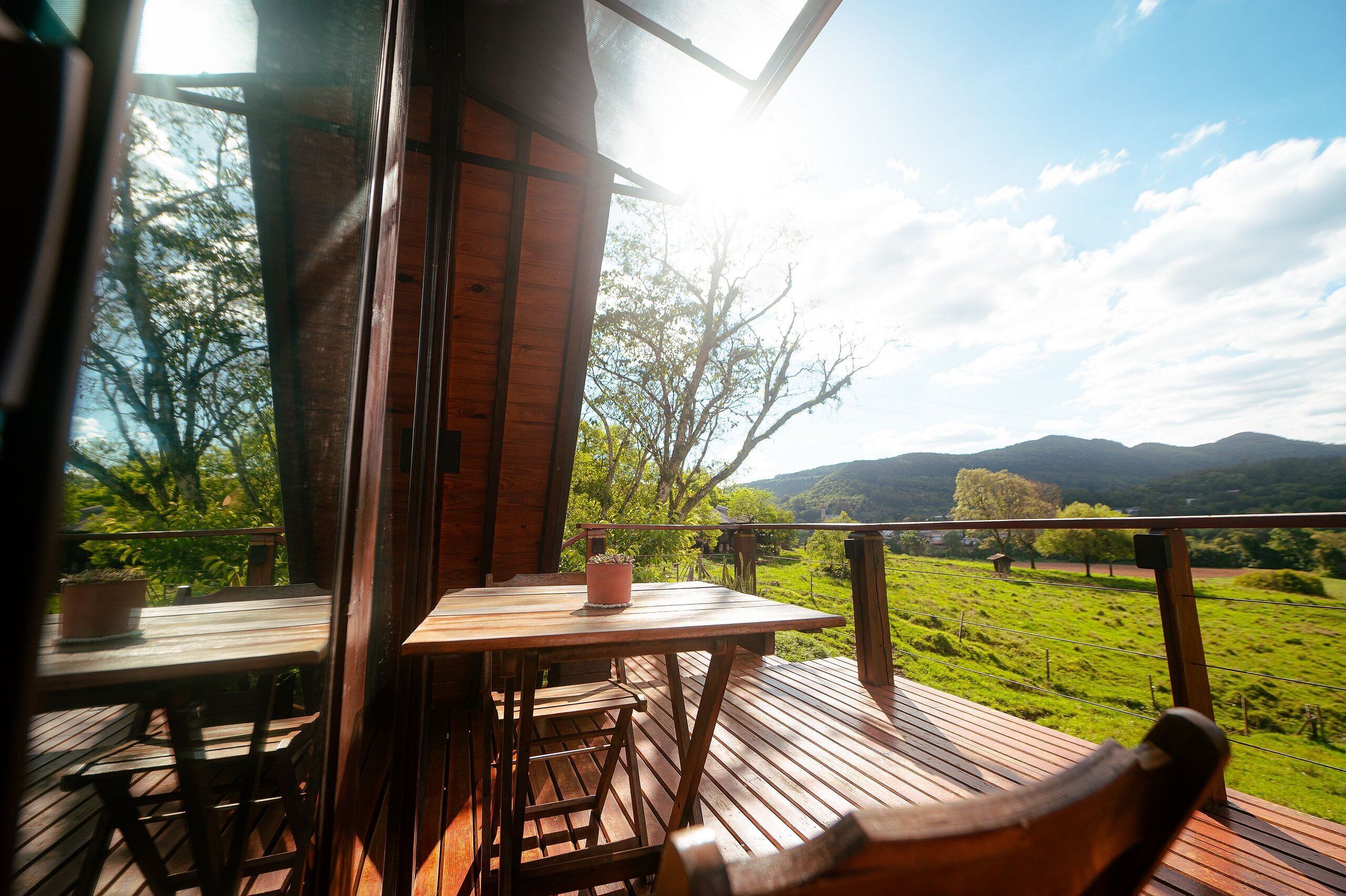 Basic Cabin | Outdoor dining