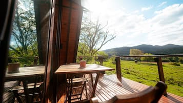 Basic Cabin | Outdoor dining