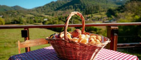 Basic Cabin | Outdoor dining