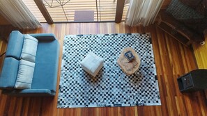 Cabana bàsica | Sala d'estar | Televisor intel·ligent, llar de foc, Netflix i serveis de streaming