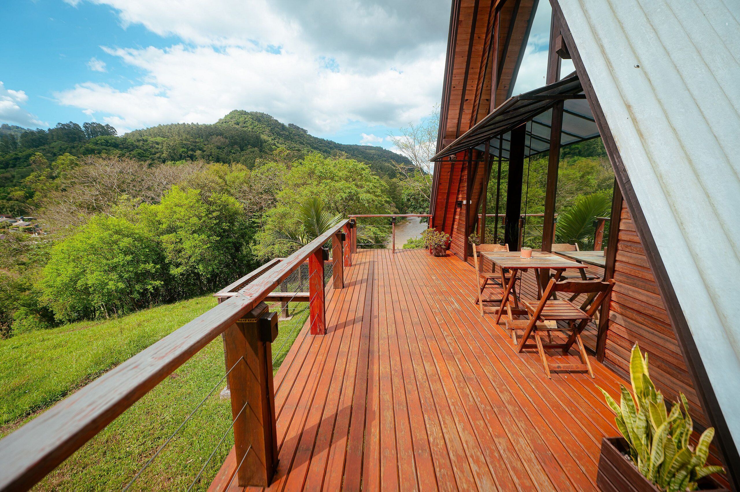 Basic Cabin | Outdoor dining