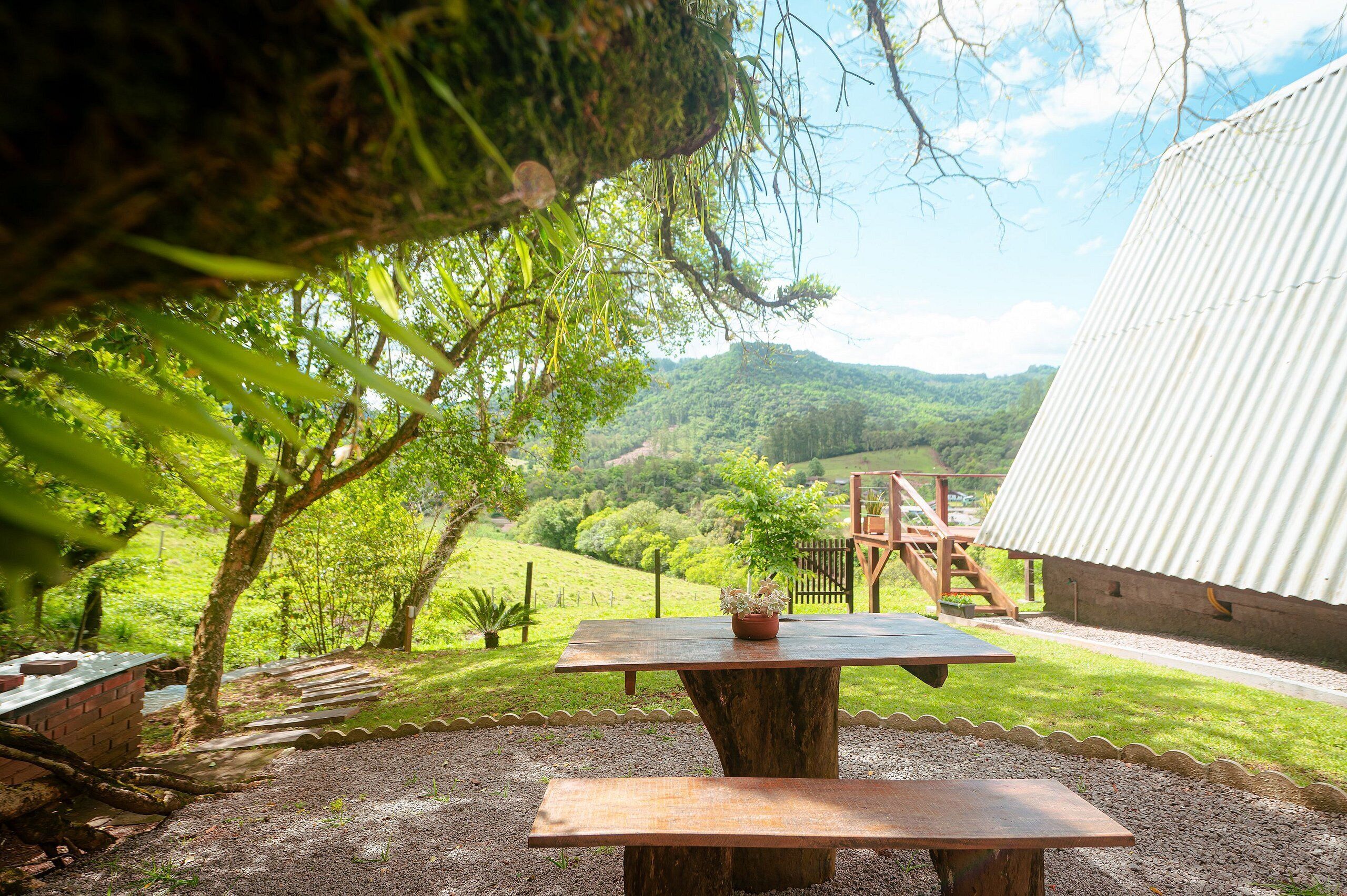 Basic Cabin | Outdoor dining