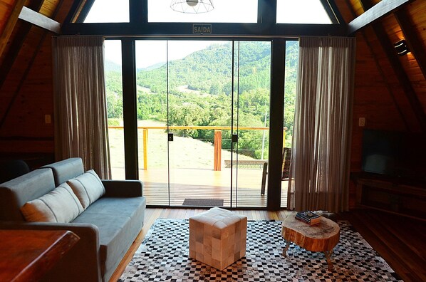 Basic Cabin | Living area