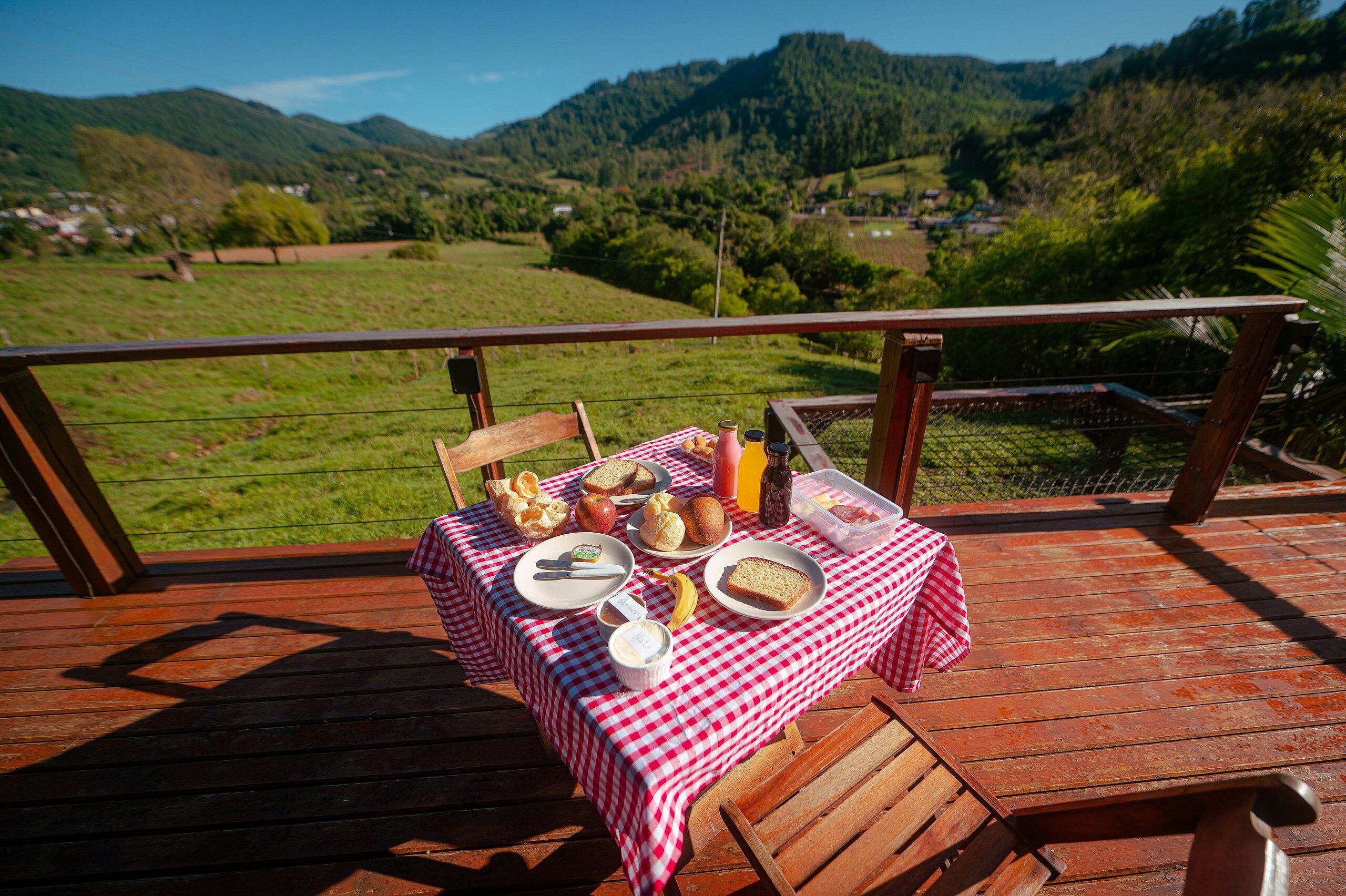 Basic Cabin | Outdoor dining