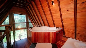 Basic Cabin | 1 bedroom, hypo-allergenic bedding, desk, free WiFi