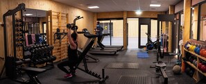 A gym with treadmills, weight machines, and free weights. - RS Noatun (Horten)