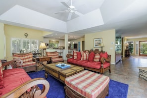 Smart TV - 6 Surf Scoter: 5th Row Ocean House, Sleeps 10. Free Bikes, Private Pool (Hilton Head Island)