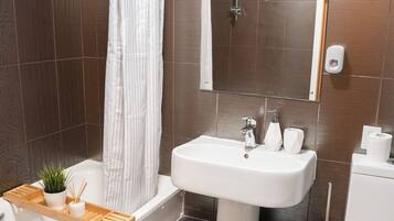 Apartment | Bathroom | Combined shower/tub, deep soaking tub, towels