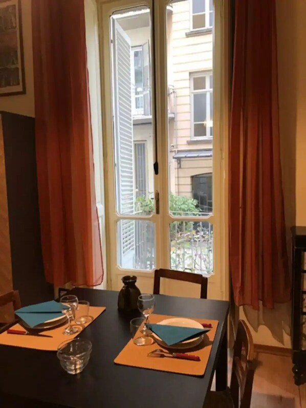 Dining - " Il Teatrino" loft, in Torino beating heart (Torino)